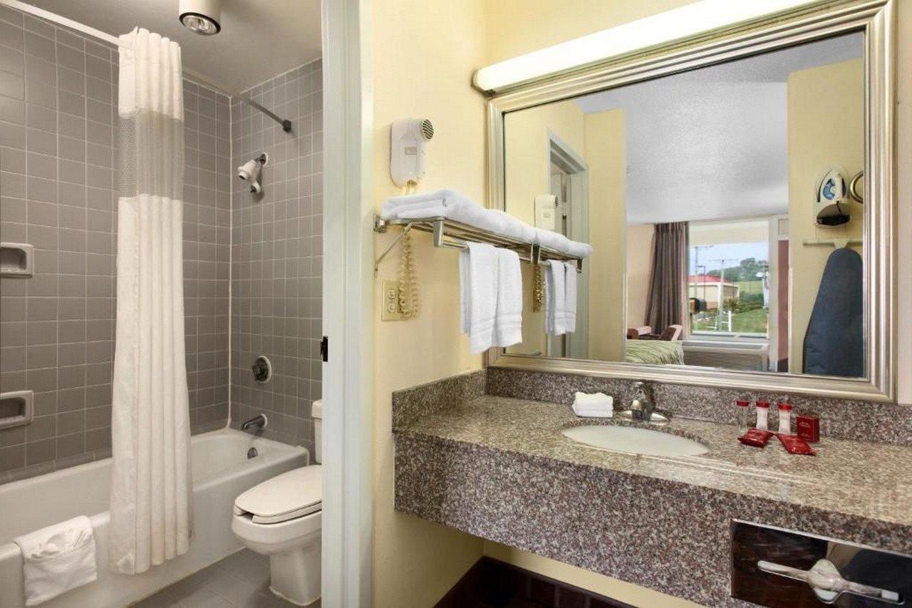 Ramada By Wyndham Wytheville Zewnętrze zdjęcie