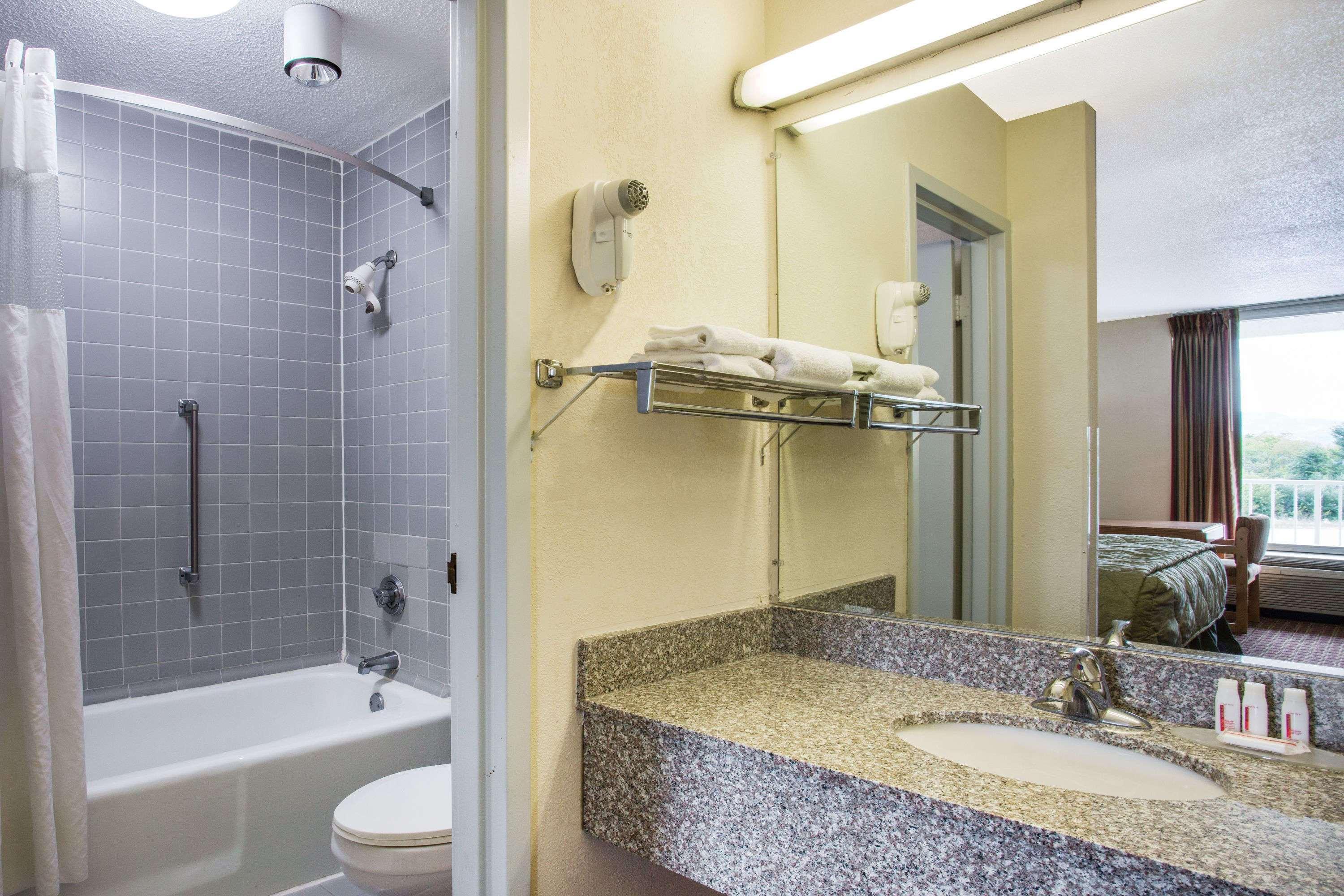 Ramada By Wyndham Wytheville Zewnętrze zdjęcie